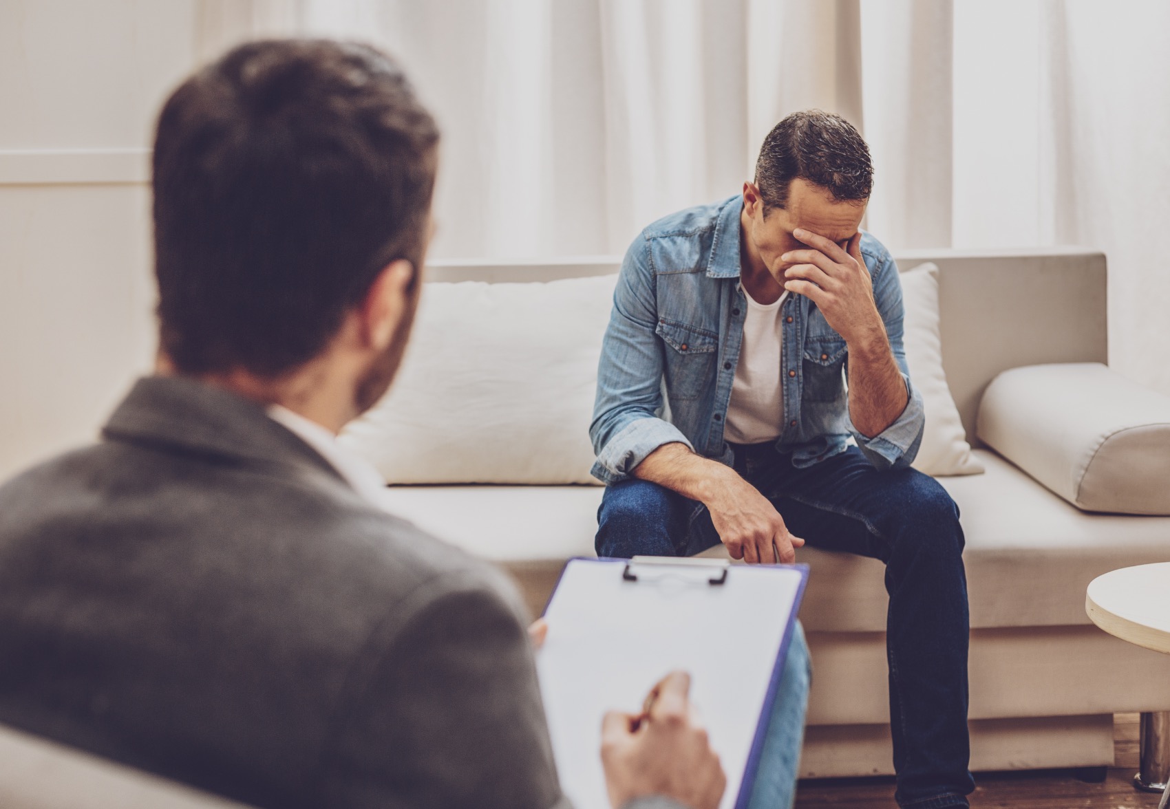 Apoio Psicológico para Homens com HBP: A Importância de Falar sobre o Problema